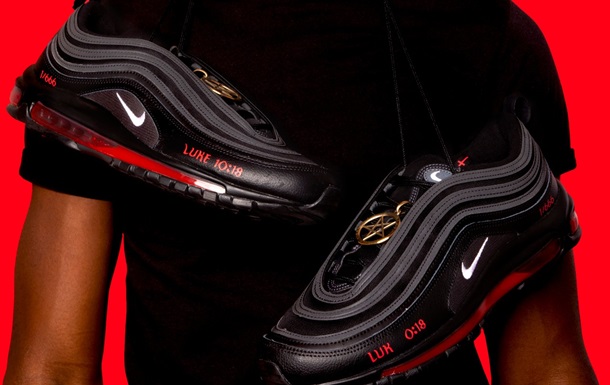 Nike виграла суд проти творців  сатанинського  взуття