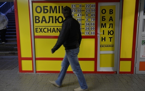 Українці продали банкам рекордні два мільйони доларів