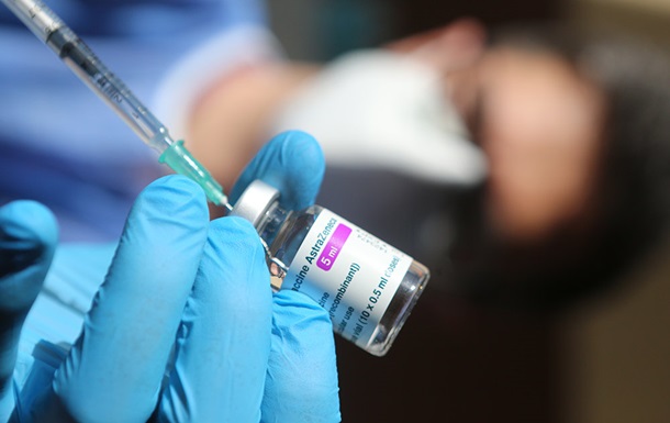 Во Франции два человека скончались от тромбоза после прививки 