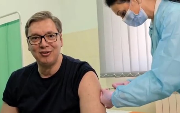 Президент Сербії отримав щеплення від COVID-19 вакциною від Sinofarm