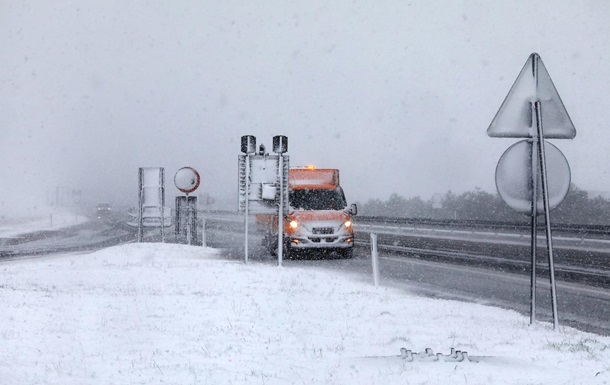 Снегопады в Хорватии вызвали транспортный коллапс