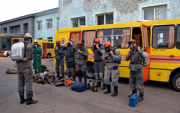 На Донбассе из шахты эвакуируют сотни горняков