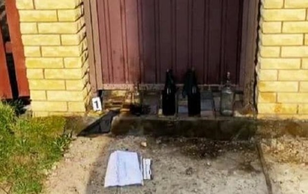В Киеве чиновнику подбросили бутылки с  коктейлем Молотова 