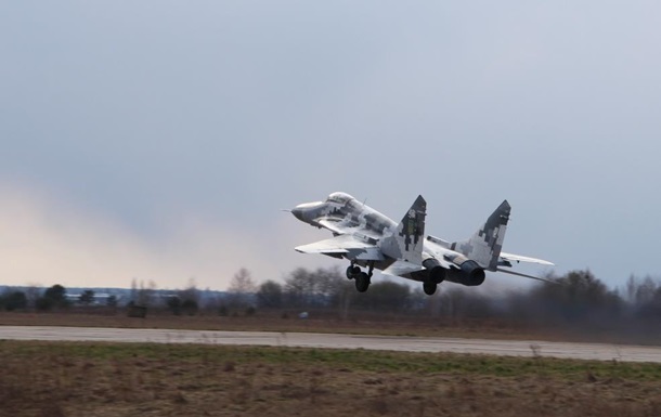 Севастопольська бригада авіації відпрацьовує повітряні бої на Волині