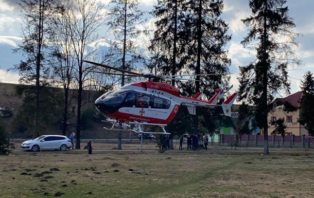 В Україні пацієнтку вперше доставили в лікарню на вертольоті