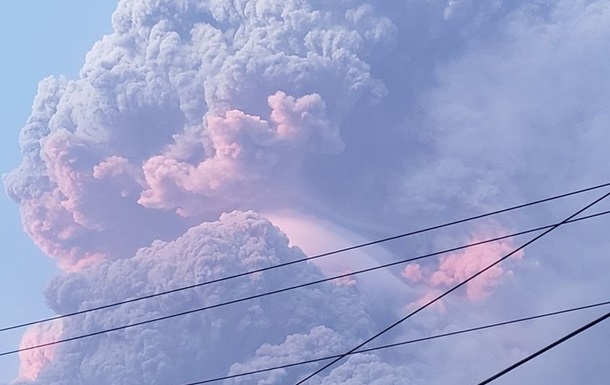 На острові Сент-Вінсент вивергається вулкан, евакуюють тисячі людей