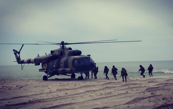 Українські десантники провели навчання біля моря