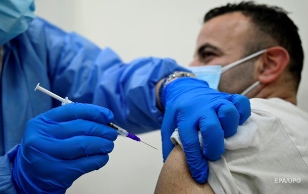 В МОЗ пояснили, кого на COVID-вакцинацию регистрируют работодатели