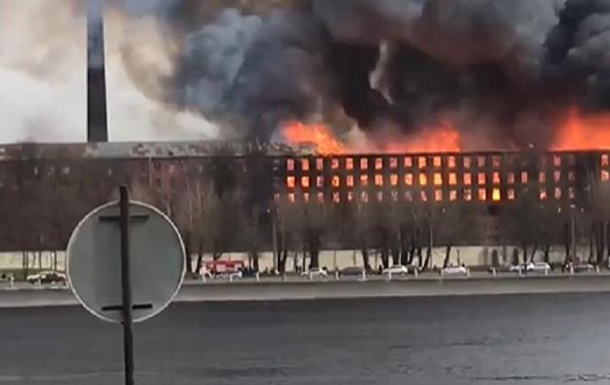 У Петербурзі спалахнула велика пожежа, є жертви