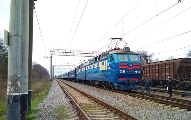 На Харьковщине пассажирский поезд сбил насмерть мужчину