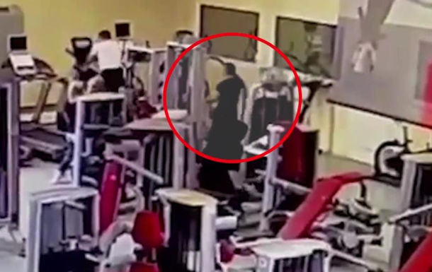 Момент убийства  авторитета  в фитнес-клубе Москвы попал на видео