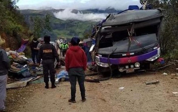 У Перу 20 людей загинули в ДТП з автобусом