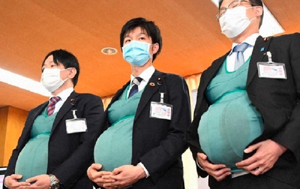 Японские мужчины-политики  забеременели 