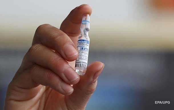 В РФ заявили про створення COVID-вакцини, яка діятиме до 17 років