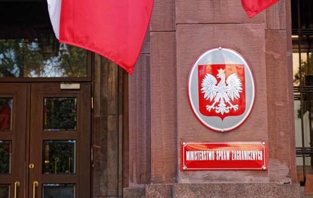 Польща висилає трьох російських дипломатів