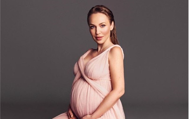 Джанабаева поделилась первым снимком новорожденной дочери