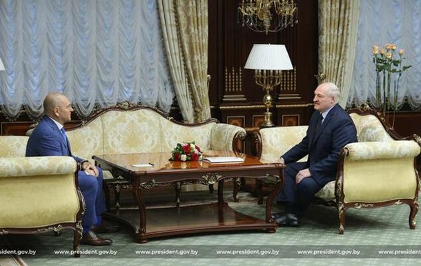  Слуга народа  встретился с Лукашенко в Минске