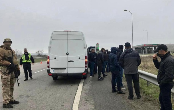 СБУ задержала автобусы с членами организации Кивы