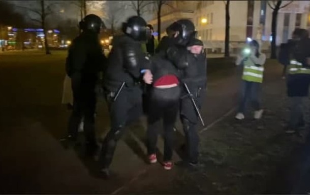 Побиття й електрошокери: на акціях за Навального затримано 1500 осіб
