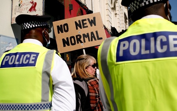 У Лондоні в ході протестів проти обмежень постраждали поліцейські
