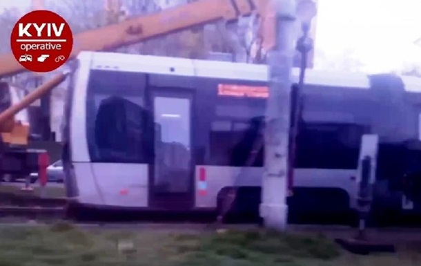  В Киеве сошел с рельсов новый скоростной трамвай