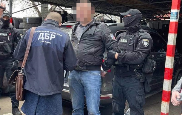 У Києві на хабарі затримали заступника начальника райуправління поліції