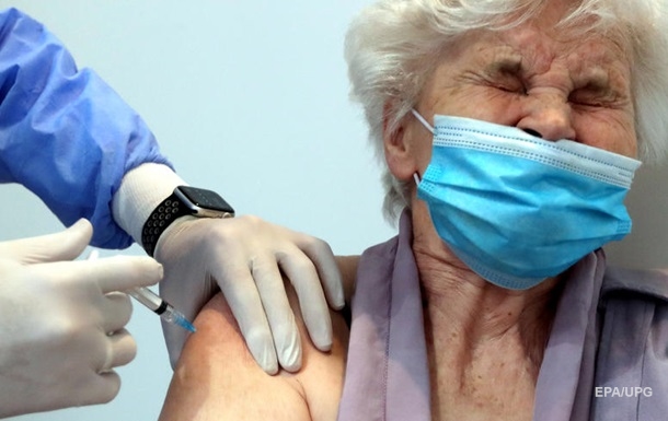 В Україні почали вакцинувати громадян, старших за 65 років