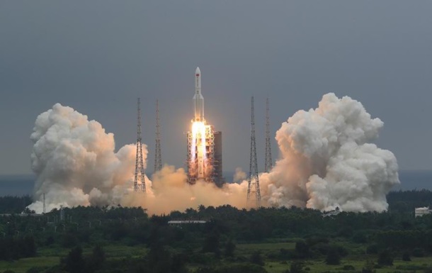 Китай запустив головний модуль космічної станції