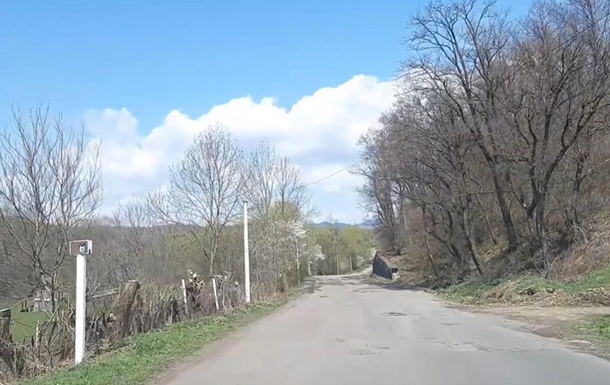 На видео показали состояние дороги Иршава-Свалява