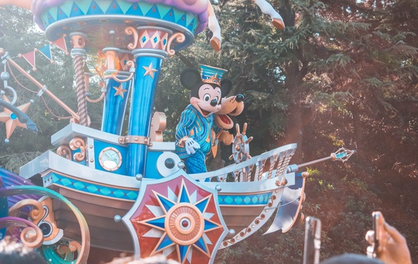 У Каліфорнії відновив роботу парк розваг Disneyland