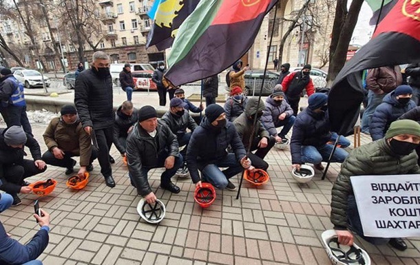 На Луганщині шахтарі страйкують під землею через невиплату зарплати