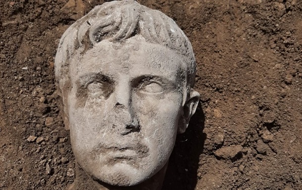 Знайдена мармурова голова першого імператора Риму