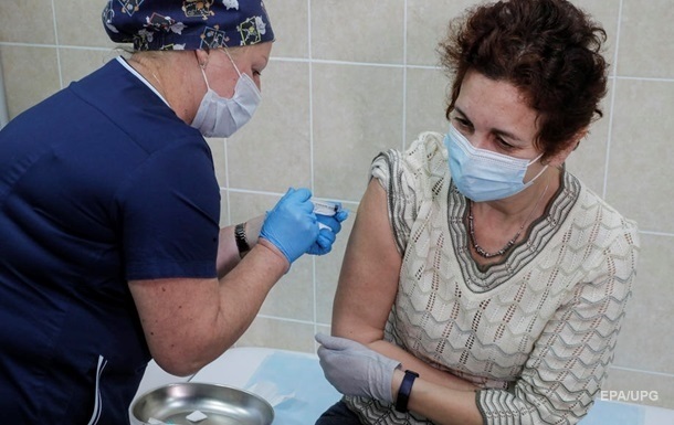 В Украине двумя дозами вакцинировано 446 человек