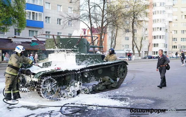 В России на репетиции парада загорелся танк
