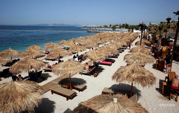 Греция открыла пляжи на особых условиях