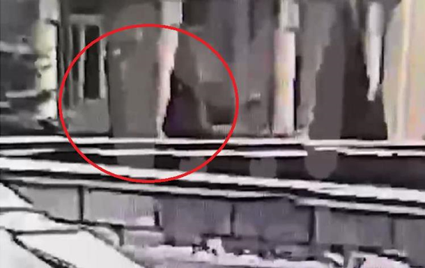 Казанський стрілець сам здався поліції: опубліковано відео