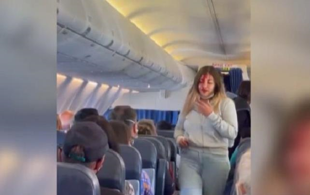 Пассажирки рейса самолета из Турции устроили драку