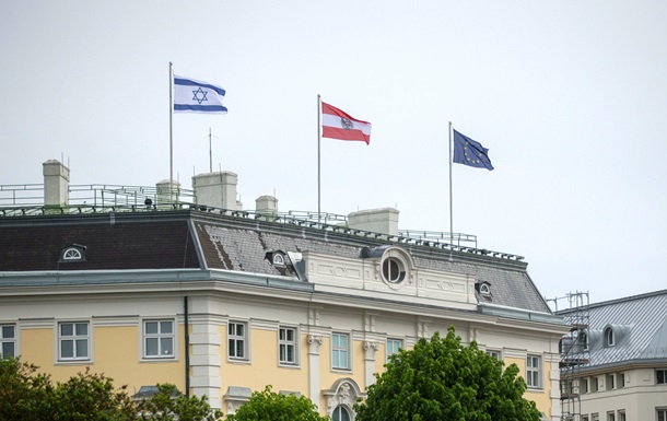 В Австрии на крыше ведомства канцлера подняли флаг Израиля