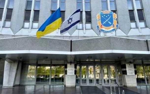Мэр Днепра Филатов вывесил над горсоветом флаг Израиля