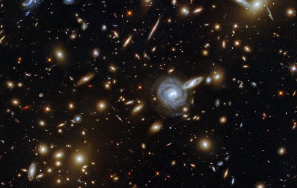 Hubble запечатлел сотни галактик на одном фото