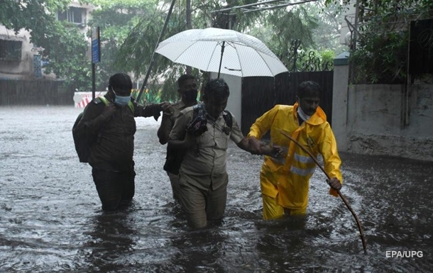В Індії через потужний циклон евакуйовано 200 тисяч людей