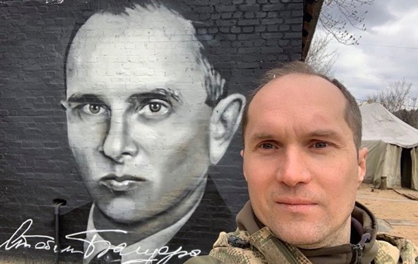 Журналист Бутусов складывает полномочия советника министра обороны
