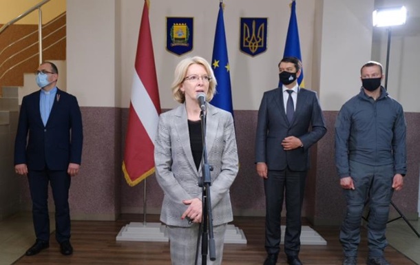 Латвія передала гуманітарний вантаж для Донецької області