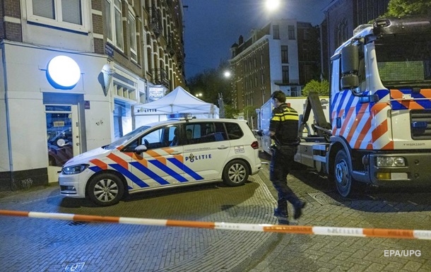 В Амстердаме мужчина с ножом напал на прохожих, есть жертвы