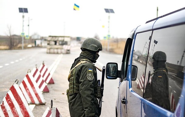 Сепаратисты ужесточили пропуск на КПВВ Станица Луганская