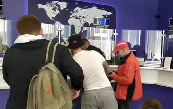 Белорусы массово сдают авиабилеты 