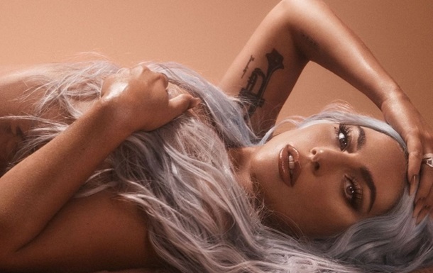 Леди Гага удивила откровенными фото в бикини