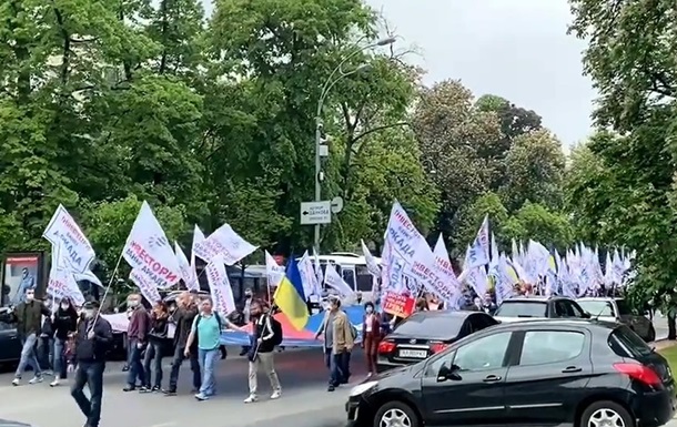 Инвесторы банка Аркада снова митингуют в центре Киева