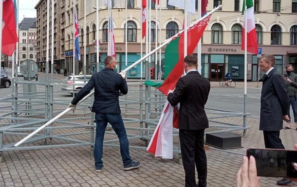 У Білорусі порушили справу через інцидент з прапором у Ризі