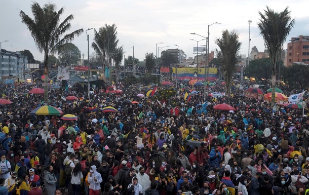 За місяць протестів у Колумбії загинуло понад 40 осіб - ЗМІ